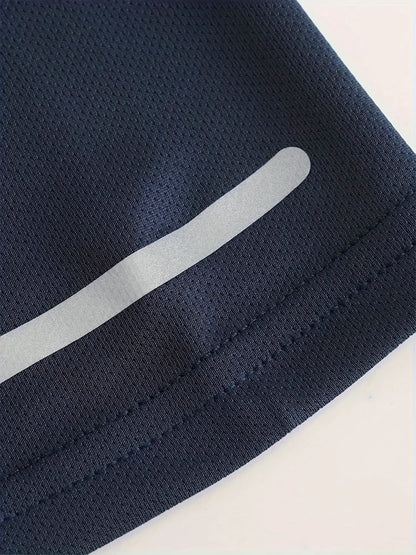 Packen Sie 6 schnelltrocknende Sport-T-Shirts mit reflektierenden Streifen.