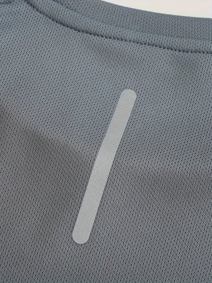 Packen Sie 6 schnelltrocknende Sport-T-Shirts mit reflektierenden Streifen.